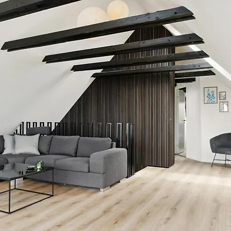 Ved Skødshoved Med Havudsigt Knebel